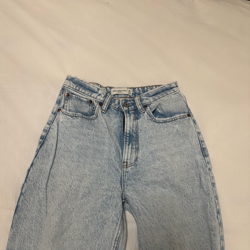 Abercrombie high-rise wide leg light wash baggy jeans